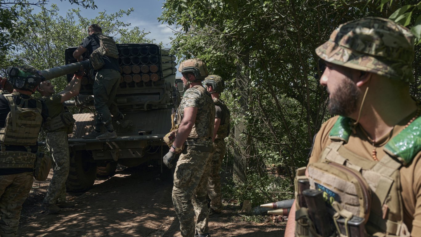 Киев: Русия прегрупира силите си, отслаби офанзивата в Бахмут 