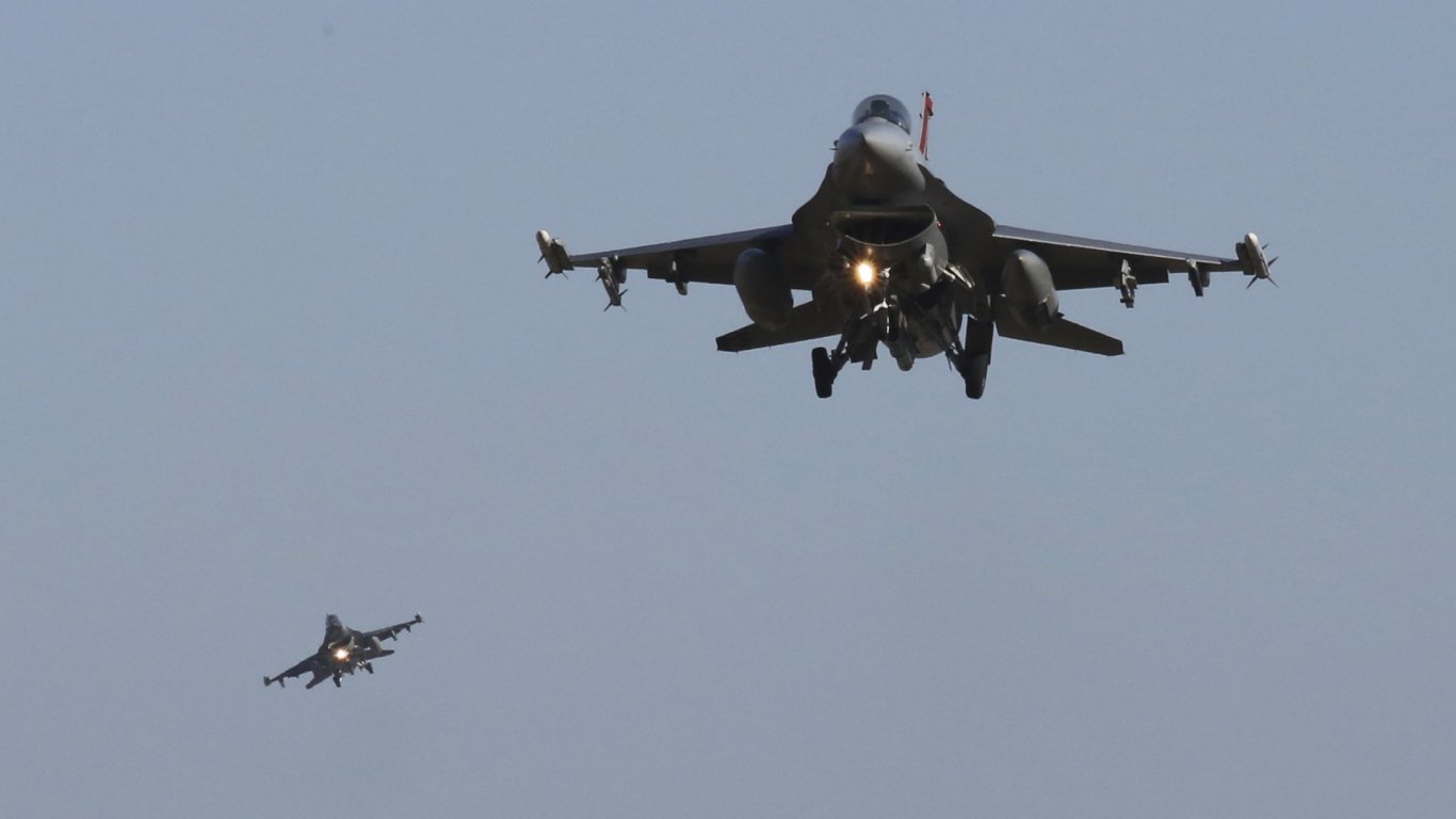 Белгия няма да праща на Украйна изтребители Ф-16 - били твърде стари
