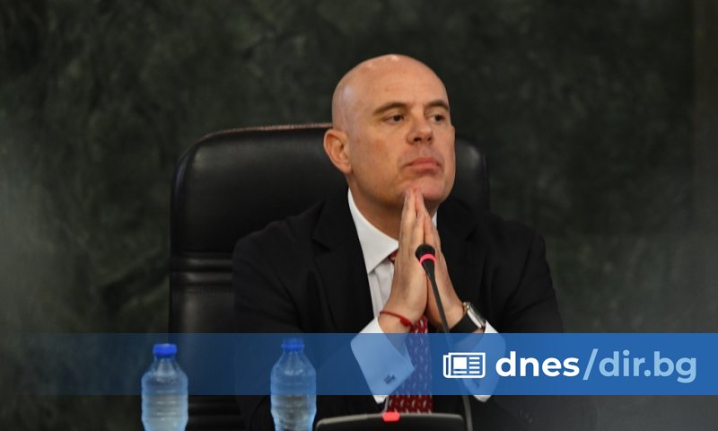 Допълнителните материали представляват относими доказателства към внесеното искане за разрешение