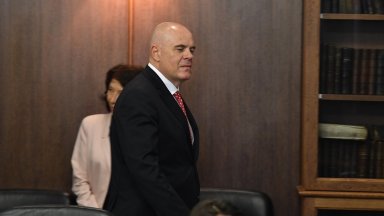 Сигналите съдържали твърдения за извършени от него нарушения и или престъпления