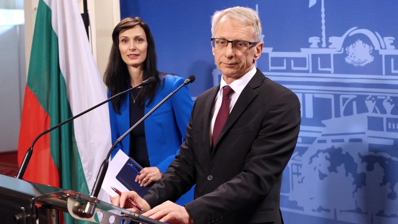 Мария Габриел и Николай Денков ще се ротират на 9 месеца на премиерския пост
