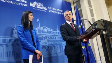 Отслабена от тези турбуленции България трябваше да се откаже от