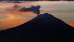 Един от най-опасните вулкани в света се събуди (снимки/видео)