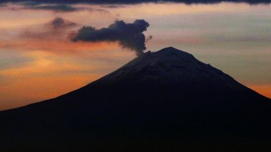 Снимка AP БТА Активността на 5425 метровата планина която се намира само