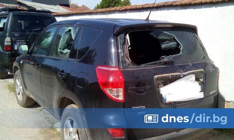 В неделя вечерта в 23:50 ч. спряха няколко коли и