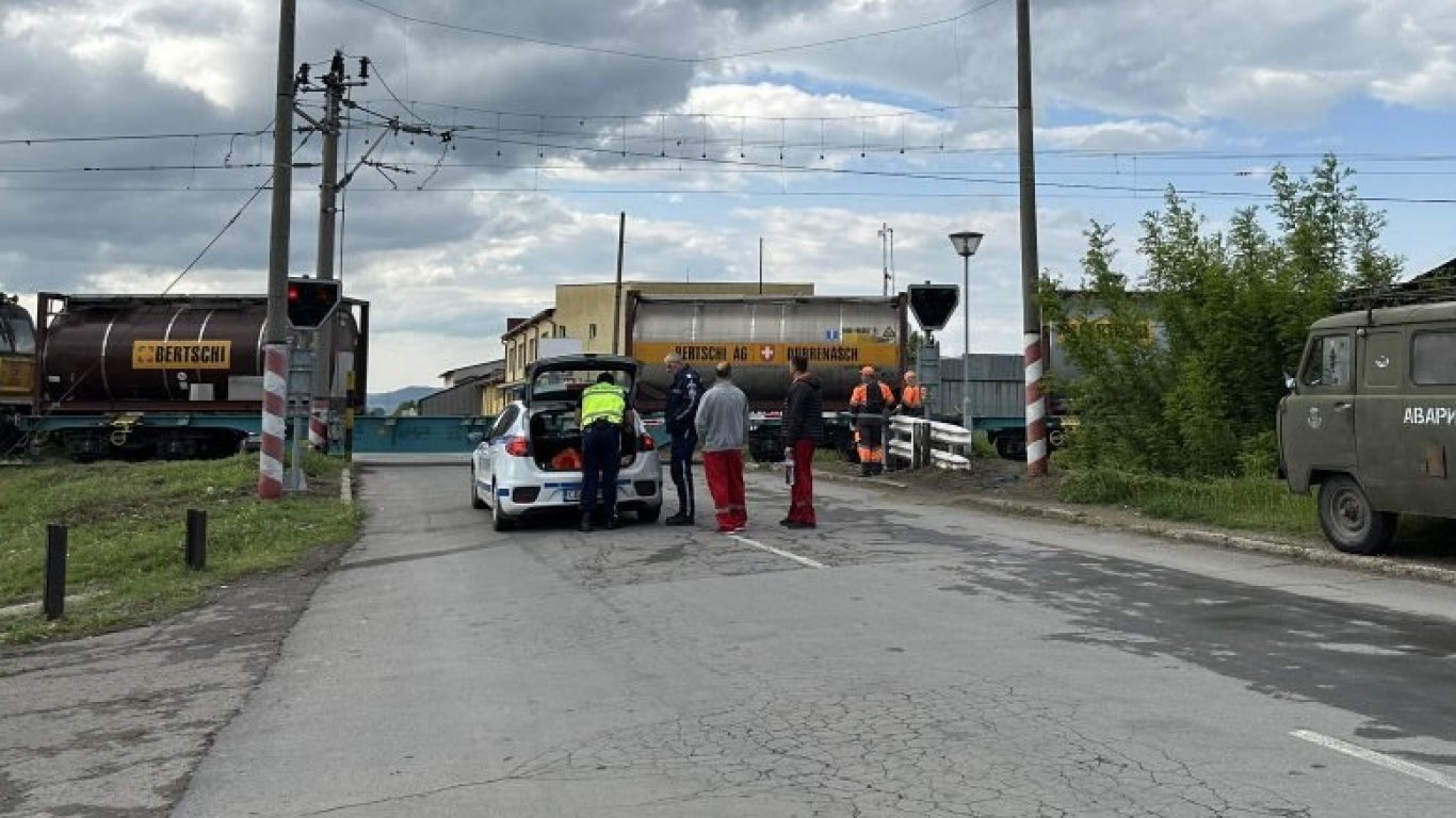 Мъж се хвърли пред товарен влак край Казанлък