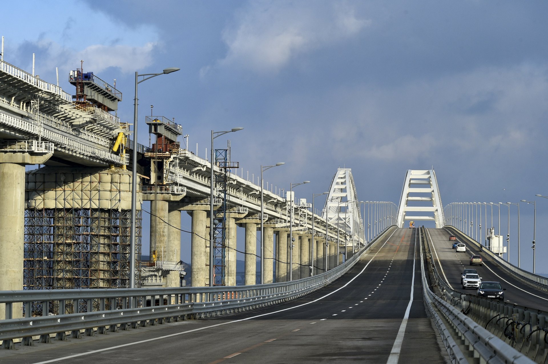 Кримският мост, който свързва територията на Русия с полуостров Крим