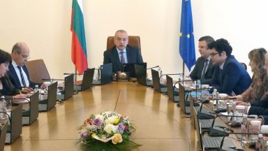 В битието си на премиер на повече от девет месеца