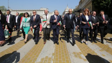 Снимка БТА Пред Националната библиотека Румен Радев ще отправи приветствие