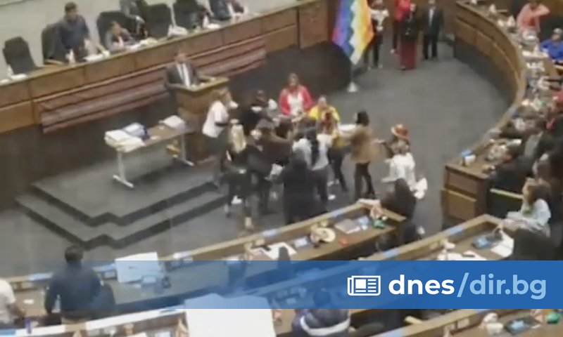 Инцидентът е последният епизод, който подчертава поляризацията в страната, където