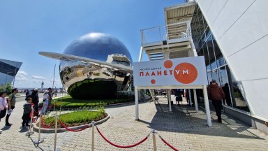 Снимка БТА Първите посетители споделиха Видяхме красивия космос който ни очарова с