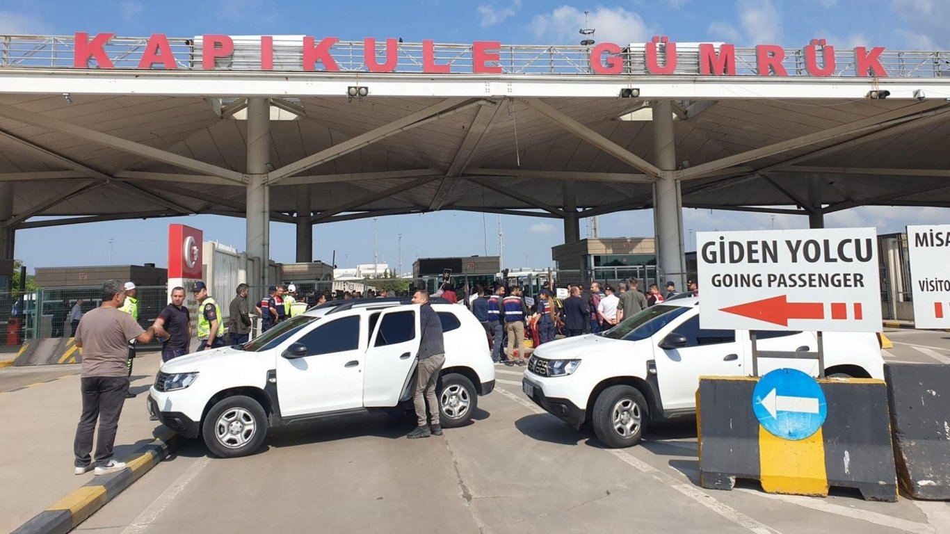 Турските власти задържаха голяма група, която искала да премине незаконно в България на „Капъкуле” 