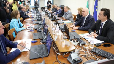 Предложението бе внесено на 12 май от шестима членове на