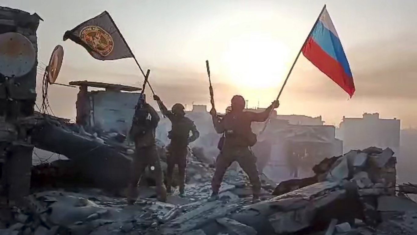 Частите на "Вагнер" се изтеглят от Бахмут, заместват ги редовни руски войски (видео)