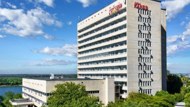 Пациентката е приета в болницата с огнестрелна рана в гърба