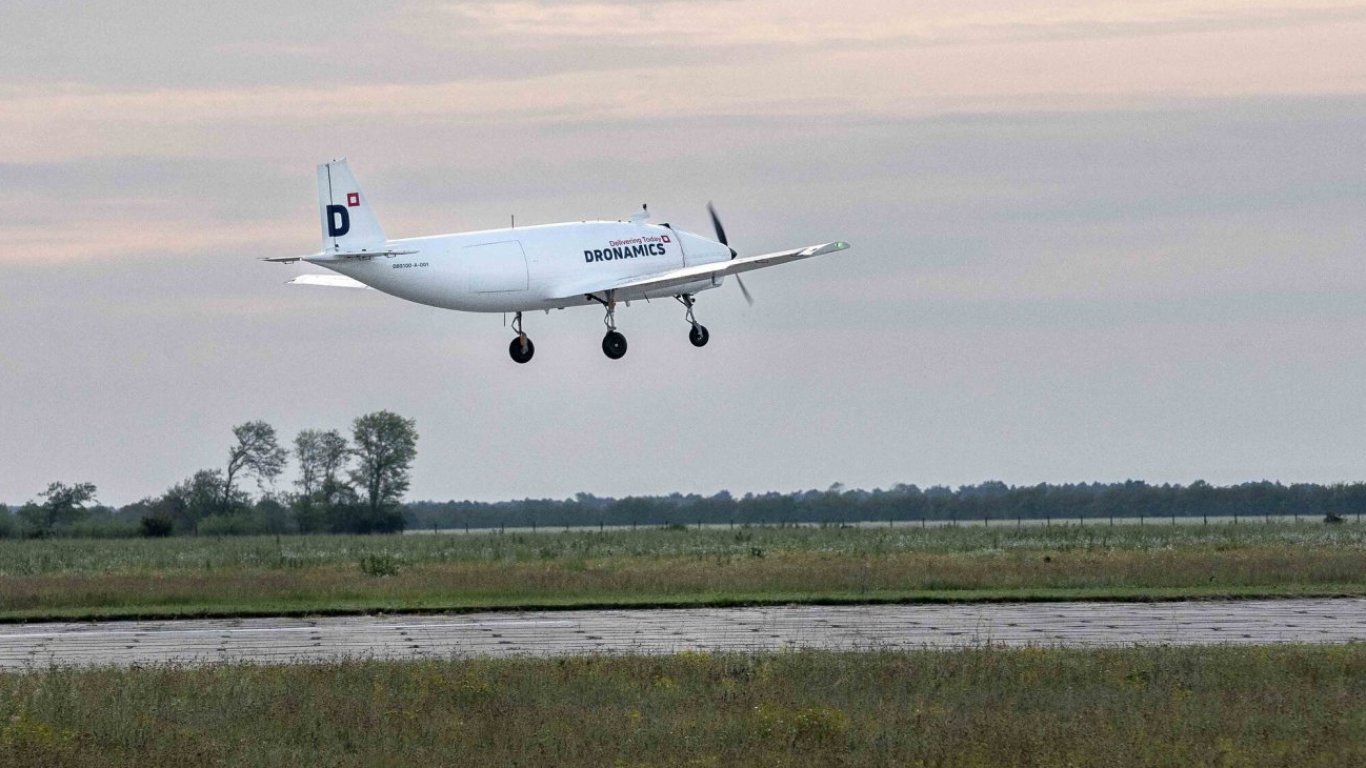 Българският карго дрон на Dronamics осъществи първия си полет