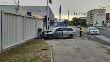 Инцидентът се е случил на метри от входа на пожарната