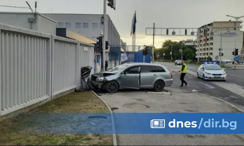 Инцидентът се е случил на метри от входа на пожарната