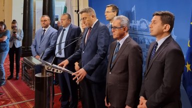 Всеки разнася всевъзможни компромати Представете си само как изглеждаме пред