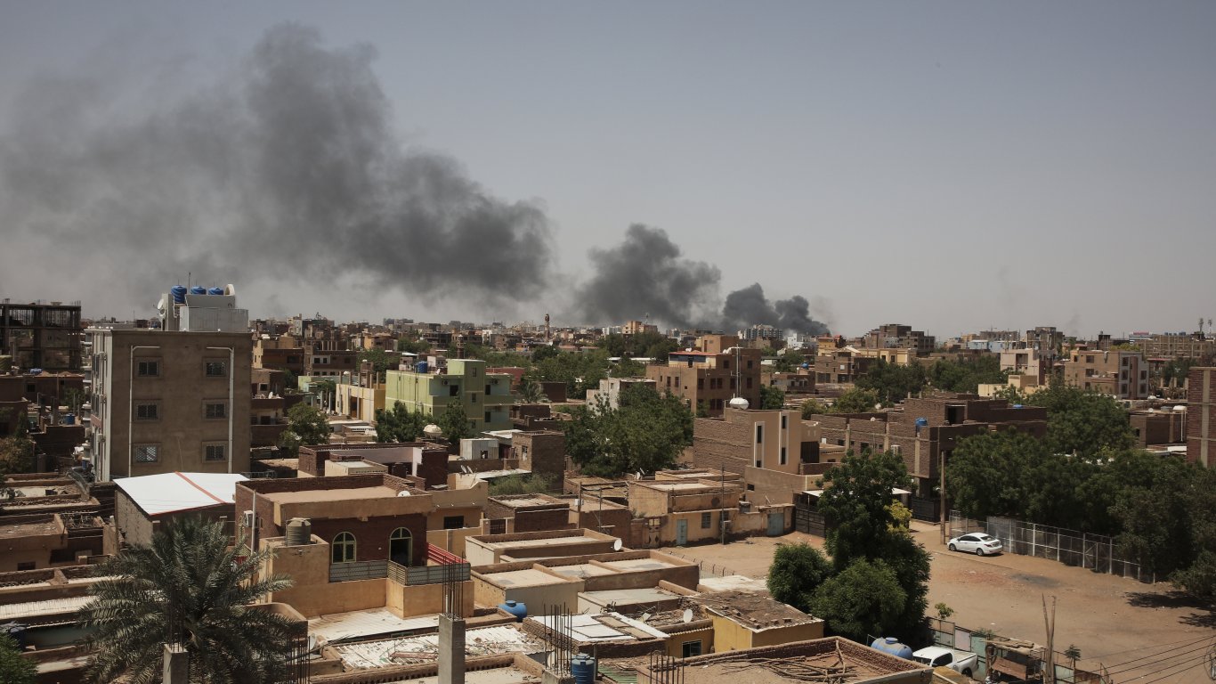 Британец бе застрелян в Судан, а болната му съпруга починала от глад в къщата им