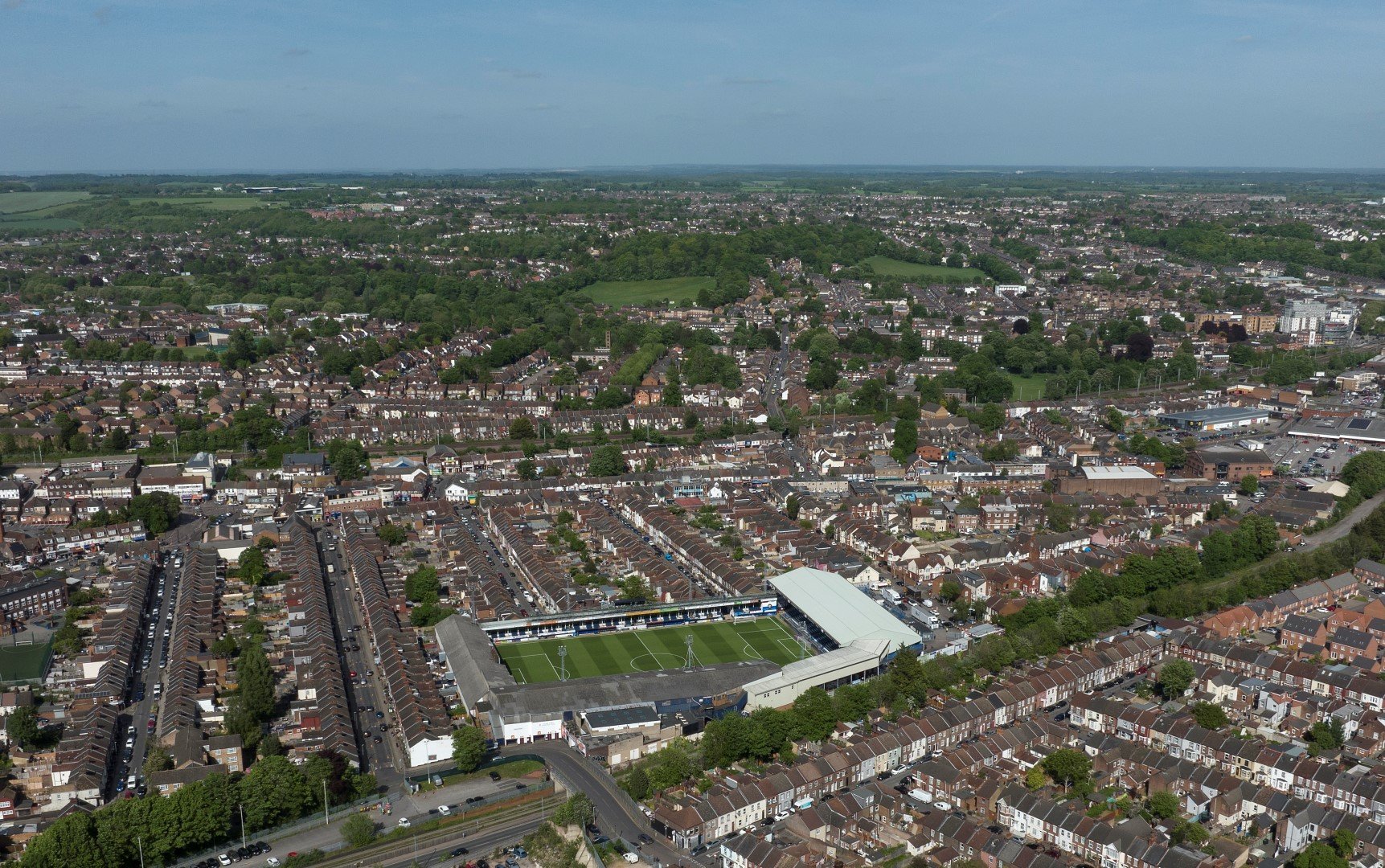 Стадион "Кенилуърт Роуд" - едно от най-скромните съоръжения в Англия
