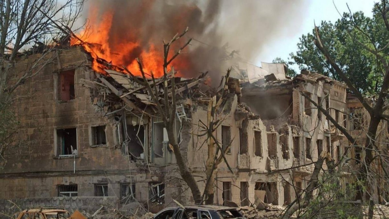 Зеленски: Най-малко двама убити и 23 ранени при руски ракетен обстрел срещу клиника в Днепър