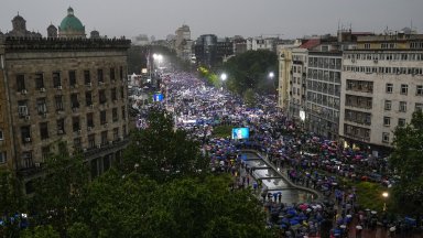 Привържениците на държавния глава излязоха след призив на Вучич за