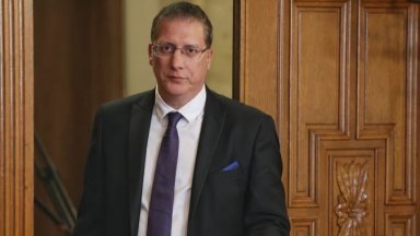 Той направи уговорката че това е първа реакция от негова