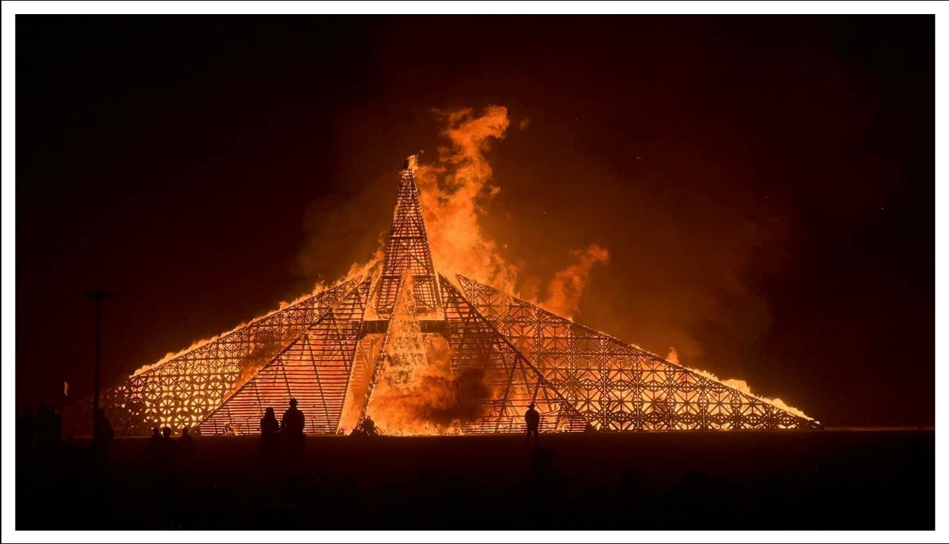Ивайло Димитров грабна наградата в "Травъл фотография" със снимката "Храм в пламъци"