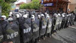Затварят училищата в Северно Косово заради нахлуването на специалните части