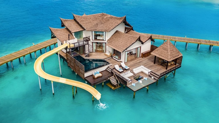 Малдивите отвъд луксозните курорти и туризма