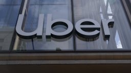 Uber: Все повече таксиметрови шофьори се присъединяват към нас
