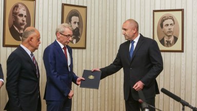 Преди да даде папката на академик Николай Денков президентът отправи