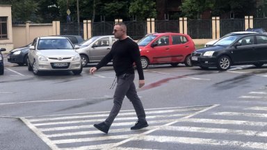 Той се появи в сградата на ул Черковна малко преди