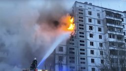 Трета руска атака срещу Киев за 24 часа, отломки отнесоха два етажа от блок
