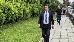 Асен Василев се яви на разпит в Софийската районна прокуратура