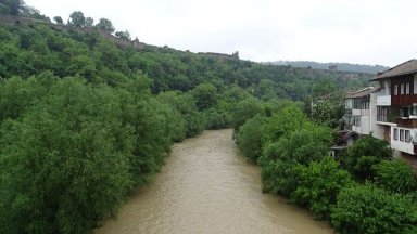 Велико Търново под заплаха от наводняване, Янтра стигна до църквата "Св. 40 Мъченици"