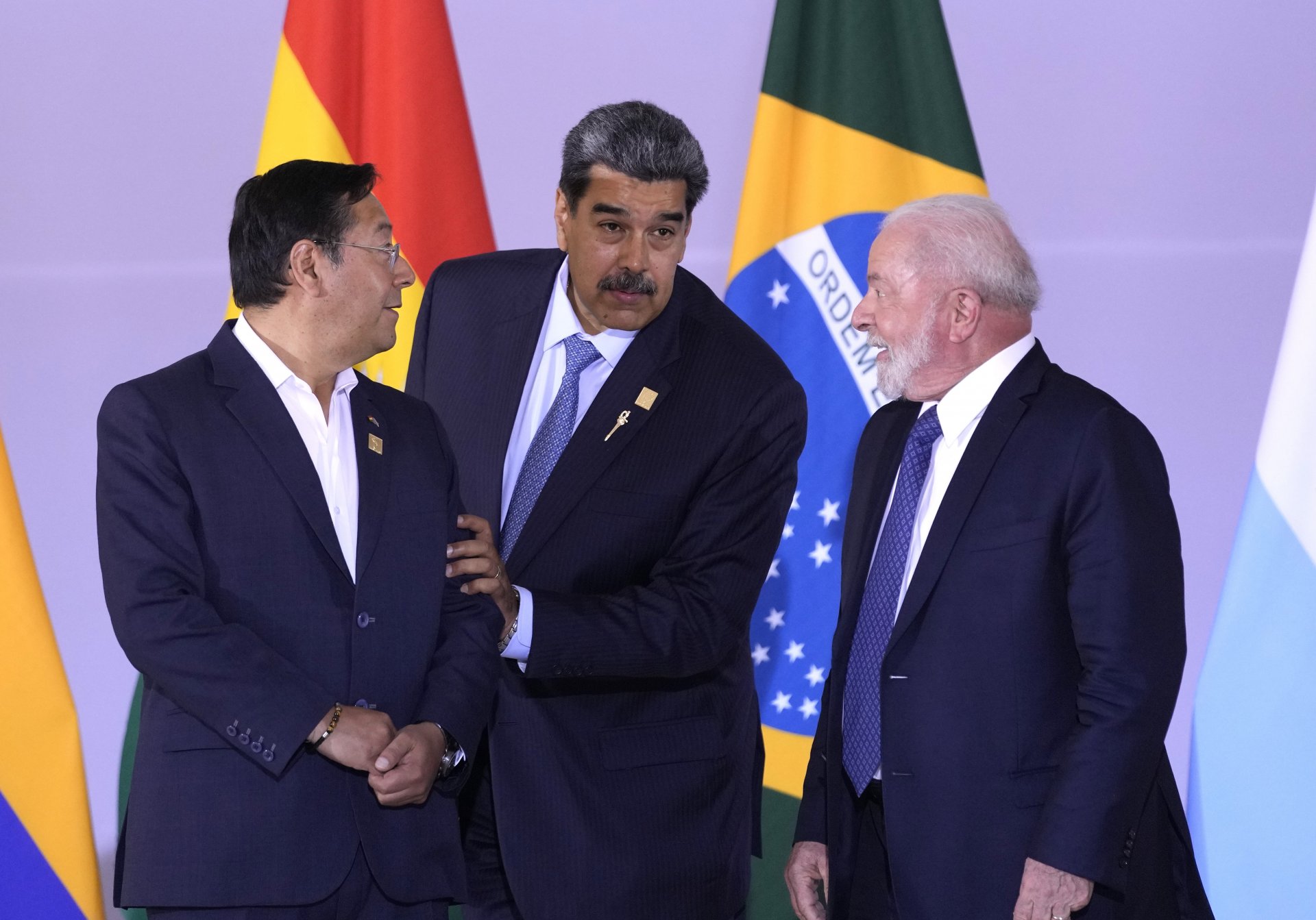 Президентите на Боливия, Венецуела Бразилия - Луис Арке, Николас Мадуро и Луиз Инасио Лула да Силва, по време на форума на Съюза на южноамериканските нации