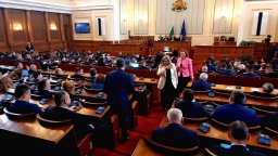 На живо в Dir.bg: Първо заседание на НС след избора на редовен кабинет (видео)