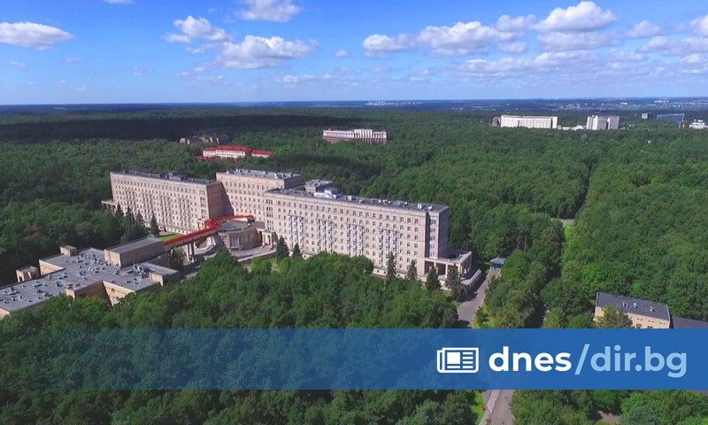 Московската Правителствена болница е разположена на площ от 200 хектара. Има