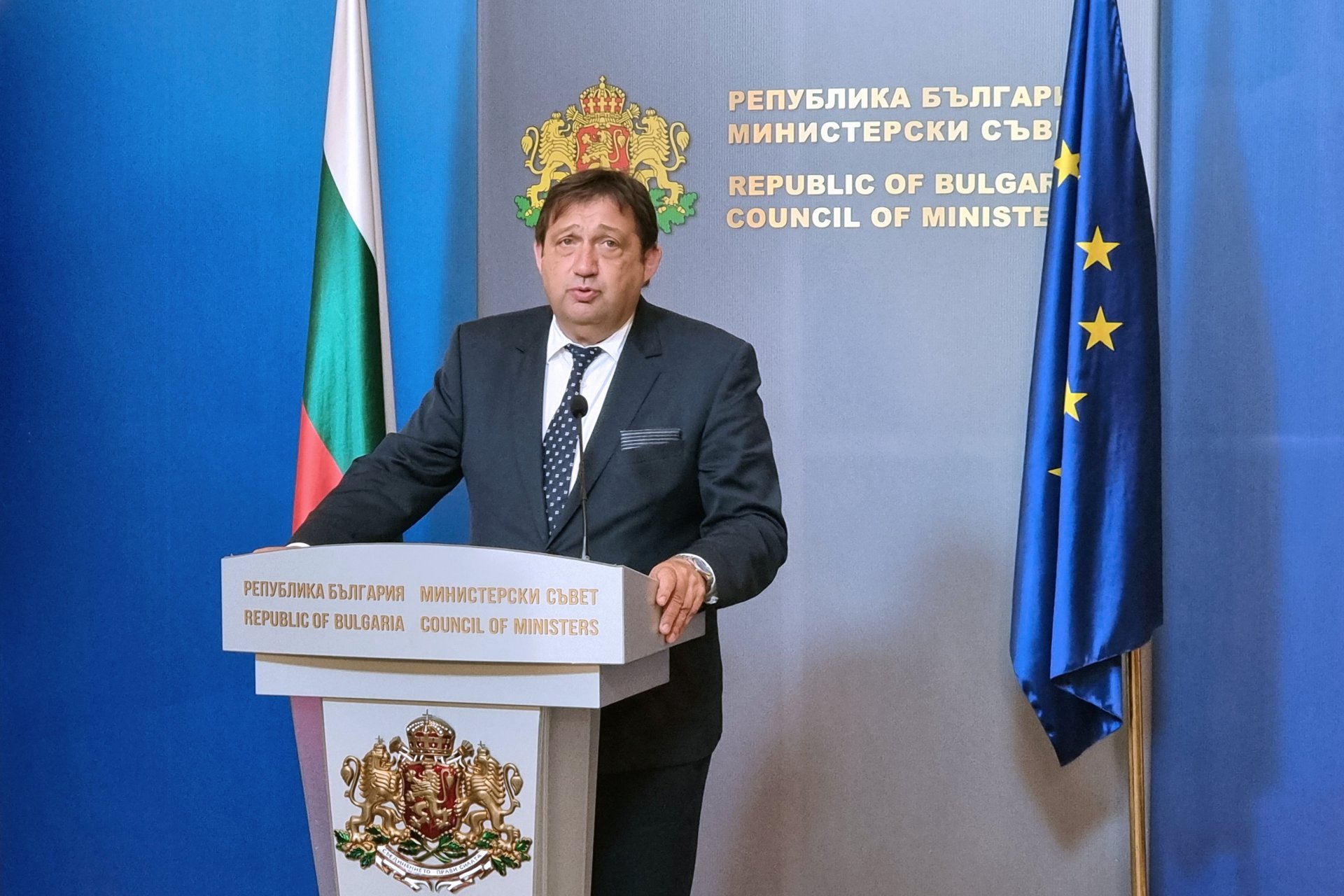 Служебният министър на регионалното развитие Иван Шишков дава брифинг в Министерския съвет