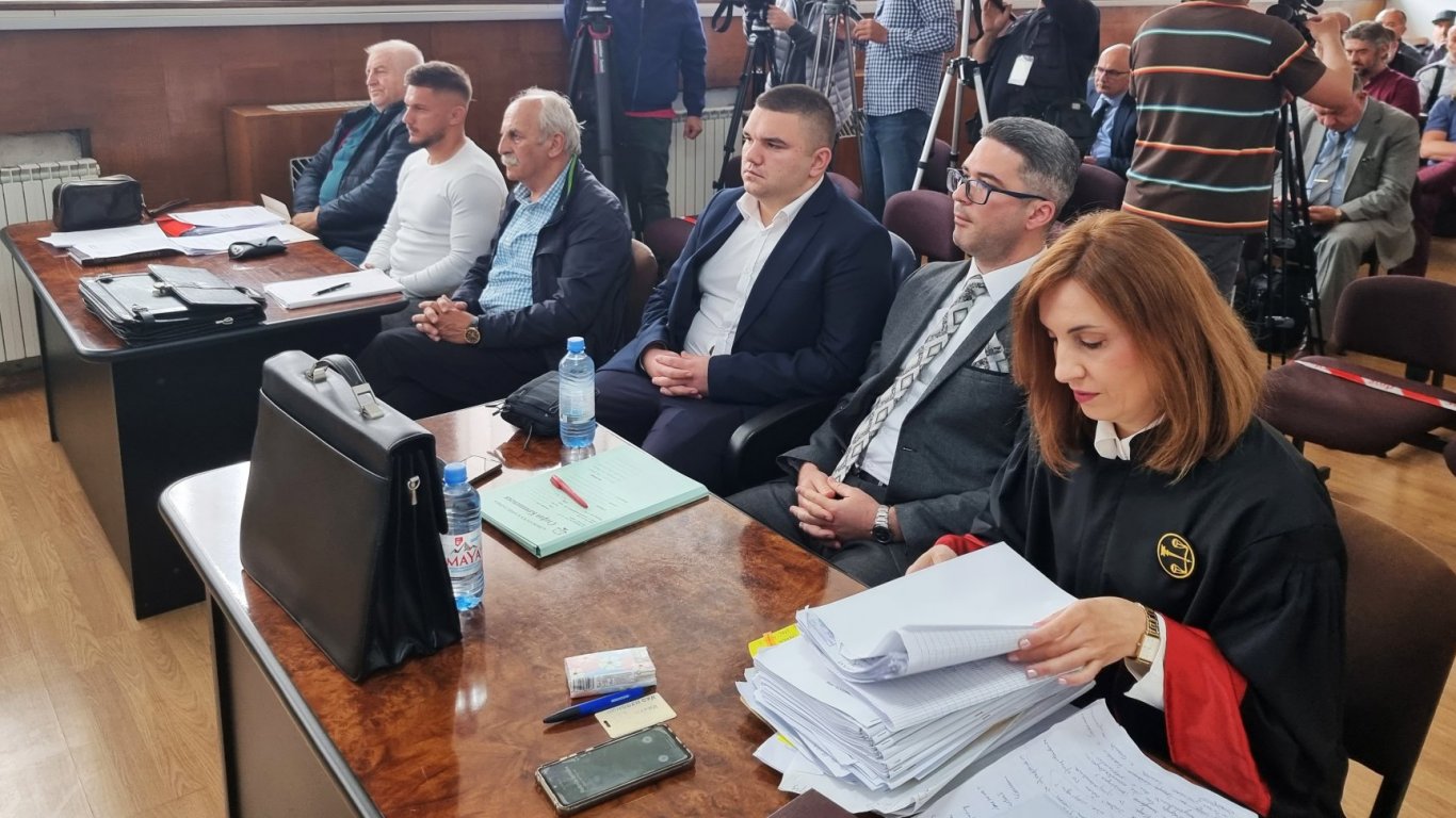 Съдът в Охрид отложи делото за побоя над Пендиков, след като защитата напусна заседанието