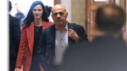Над 4 часа ГЕРБ-СДС и ПП-ДБ преговарят за министрите в кабинета, има и промени