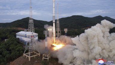 Анализатори: Новата севернокорейска космическа ракета е с двигател за междуконтинентални балистични