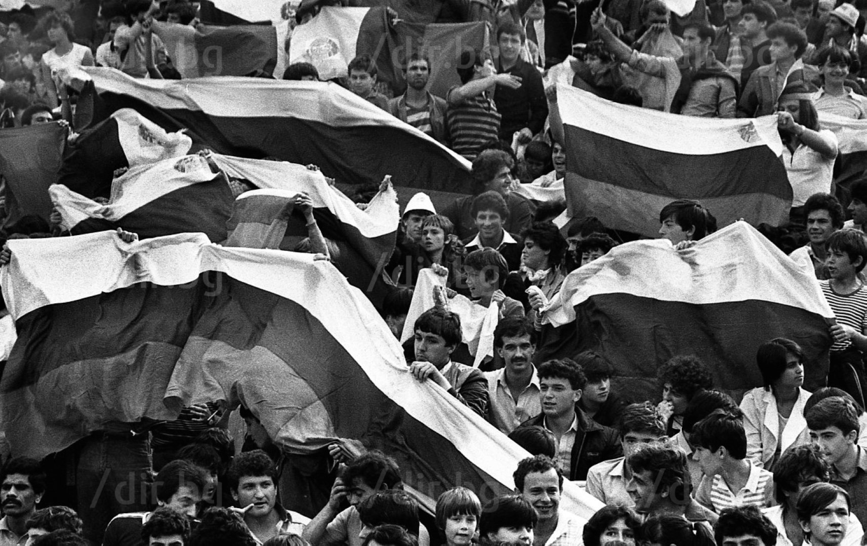 Публиката не спря да подкрепя българите през пролетта и лятото на 1985-а. Еуфорията продължи от април и изстраната победа над ГДР с 1:0, през делириума с Франция (2:0) и в епичния и много тежък сблъсък с Югославия