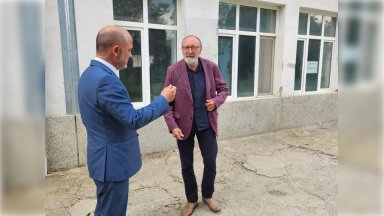 Министър Меджидиев посети извънредно града и се срещна на място