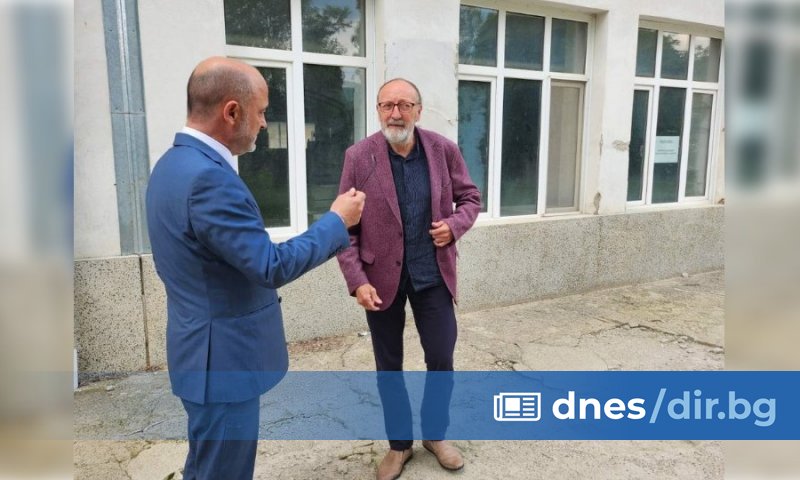 Министър Меджидиев посети извънредно града и се срещна на място