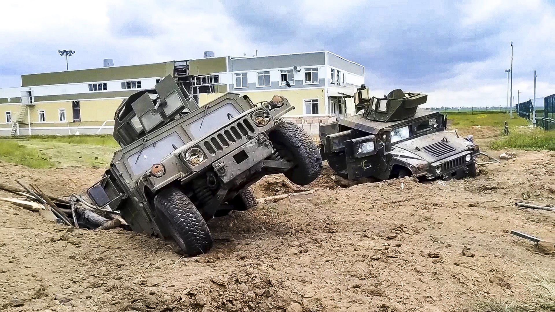 Поразени бойни машини на воюващи срещу Русия бойци в Белгородска област, гранична с Украйна. Снимката е разпространена от руското Министерство на отбраната