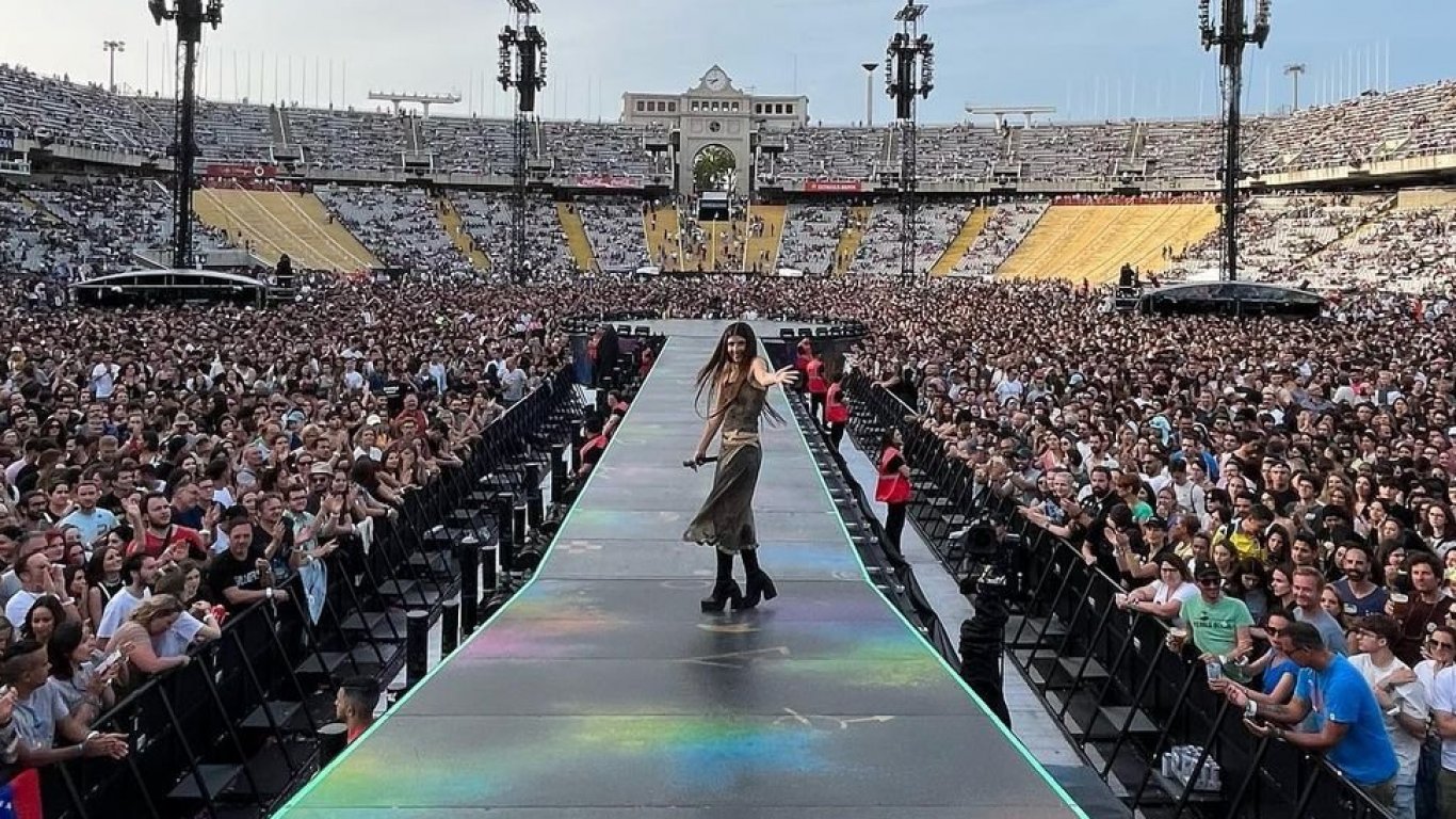 Внучката на Симеон Сакскобургготски подгря публиката в Барселона за Coldplay