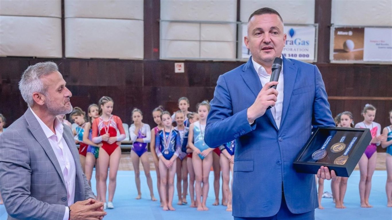 Федерацията по спортна гимнастика награди кмета на Варна Иван Портних